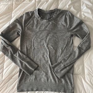 WOMENS LULULEMON LONG SLEEVE SHIRT